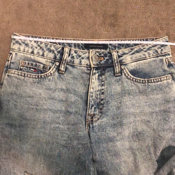 Tommy Hilfiger Light Wash Rolled Up Jeans - Picture 3 of 4